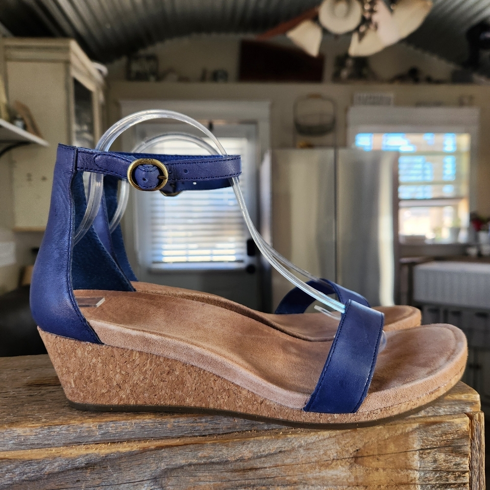 UGG Australia Emilia Leather Ankle Strap Wedge Sandal Size 10